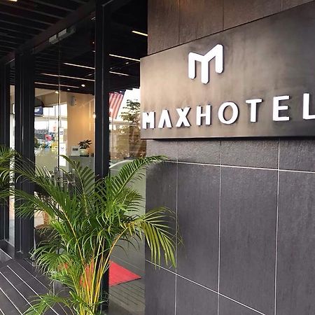 Max Hotel Subang Jaya Ngoại thất bức ảnh